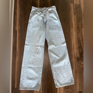 Levi high loose jean size 27 light wash high waisted